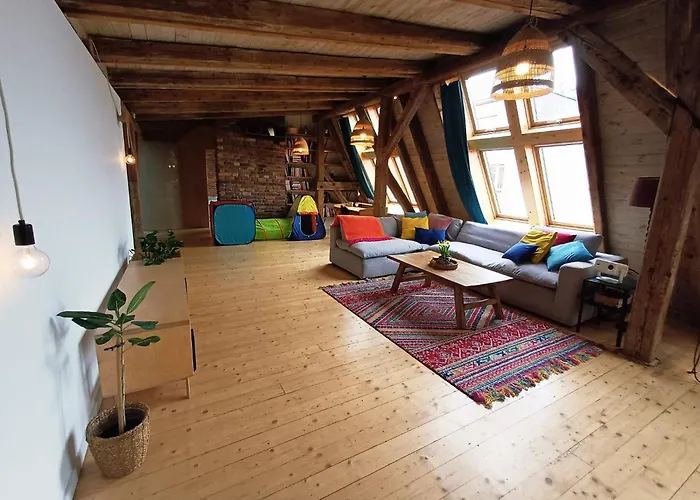 The Barn - Spacious Loft In The Center